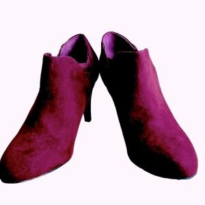 Style and company burgundy Ariana shoes ankle booties  size 7.5 micro suede
